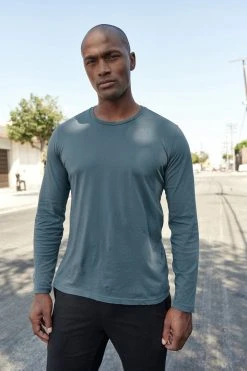 Velvet By Graham & Spencer SKEETER WHISPER CLASSIC CREW NECK TEE Mens 41 Velvet By Graham & Spencer SKEETER WHISPER CLASSIC CREW NECK TEE Mens