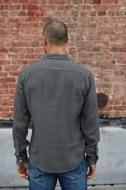 Velvet By Graham & Spencer Mens ELTON COTTON WOVEN BUTTON-UP SHIRT 40 Velvet By Graham & Spencer Mens ELTON COTTON WOVEN BUTTON-UP SHIRT