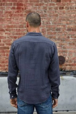 Velvet By Graham & Spencer Mens ELTON COTTON WOVEN BUTTON-UP SHIRT 44 Velvet By Graham & Spencer Mens ELTON COTTON WOVEN BUTTON-UP SHIRT