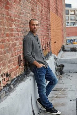 Velvet By Graham & Spencer Mens ELTON COTTON WOVEN BUTTON-UP SHIRT 39 Velvet By Graham & Spencer Mens ELTON COTTON WOVEN BUTTON-UP SHIRT