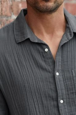 Velvet By Graham & Spencer Mens ELTON COTTON WOVEN BUTTON-UP SHIRT 41 Velvet By Graham & Spencer Mens ELTON COTTON WOVEN BUTTON-UP SHIRT