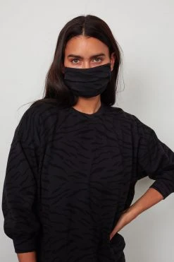 Velvet By Graham & Spencer Womens VIENA PRINTED FACE MASK 6 Velvet By Graham & Spencer Womens VIENA PRINTED FACE MASK